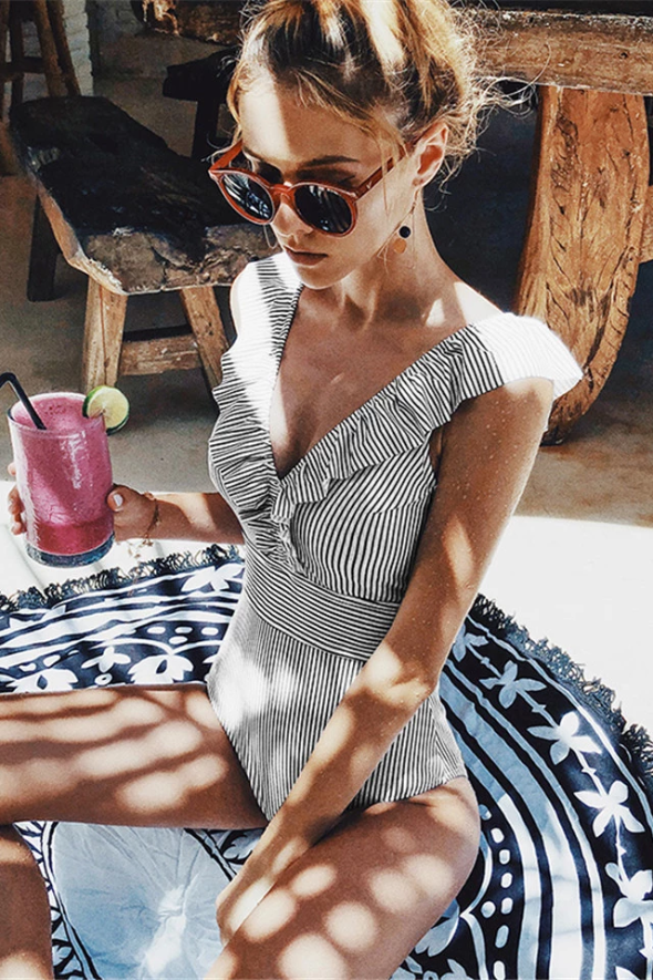 Retro Striped Swimsuit for Women – Vintage-Style Bathing Suit 8